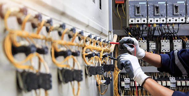 Professional Electrician technician working in Clever, MO